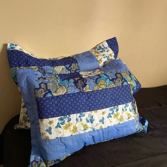 Caledonia Blue Floral Patchwork Pillow Sham 2 Piece Set - Picture 4 of 9